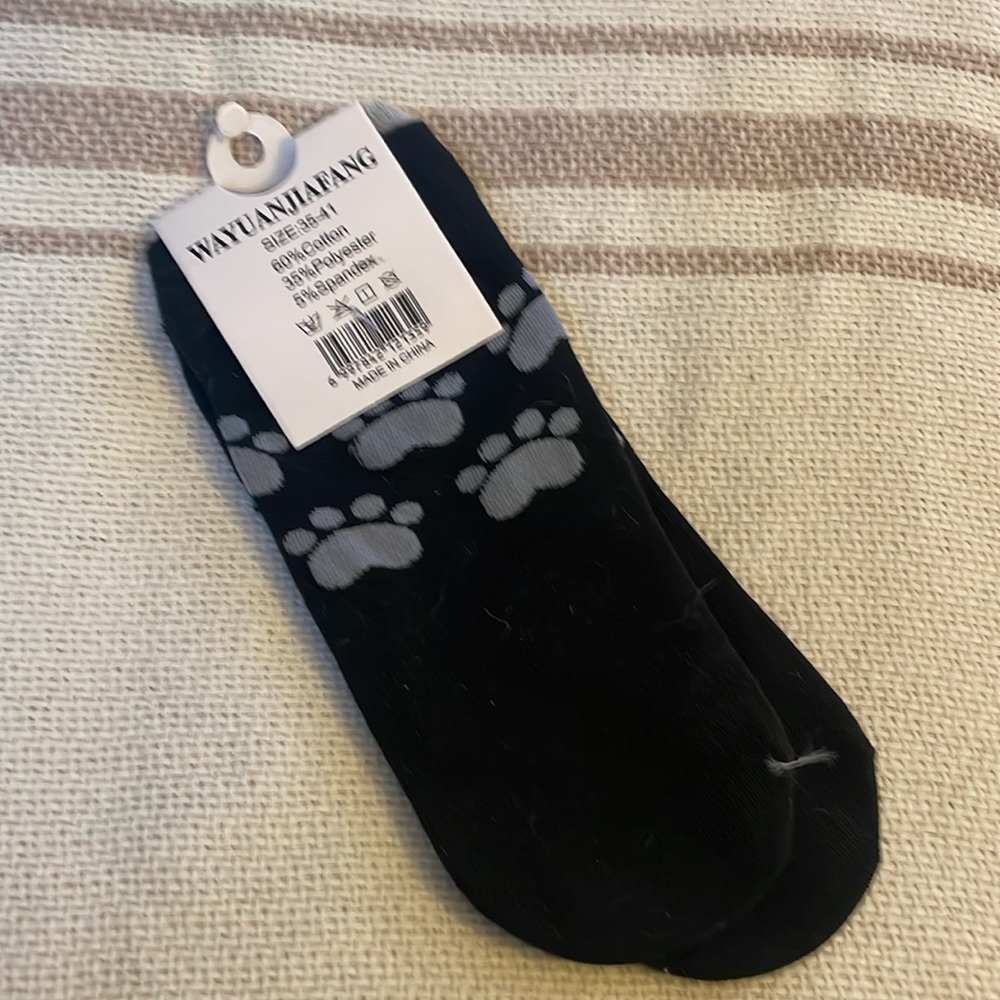 NWT cat socks - Picture 2 of 3